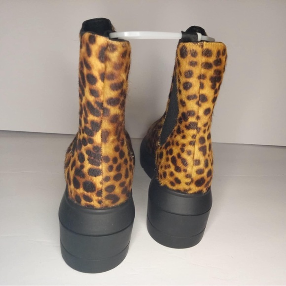 Stuart Weitzman Women STUART WEITZMAN NWOT Designer Leopard Print Norah Riff Luxury Chelsea boots